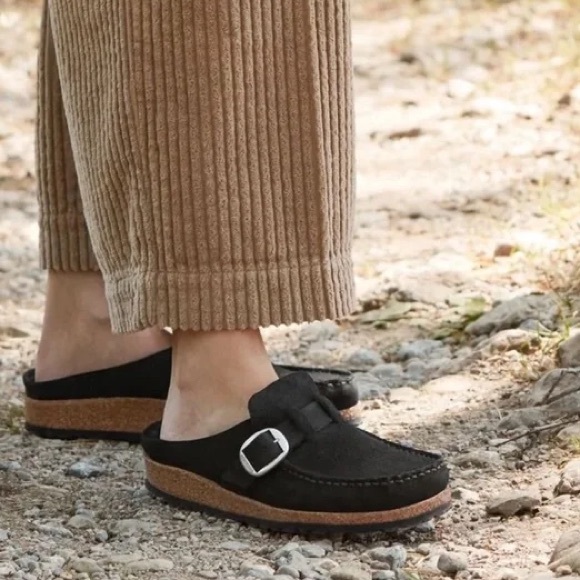 Birkenstock Shoes - Birkenstock Black Buckley Suede Loafer Clogs☕️